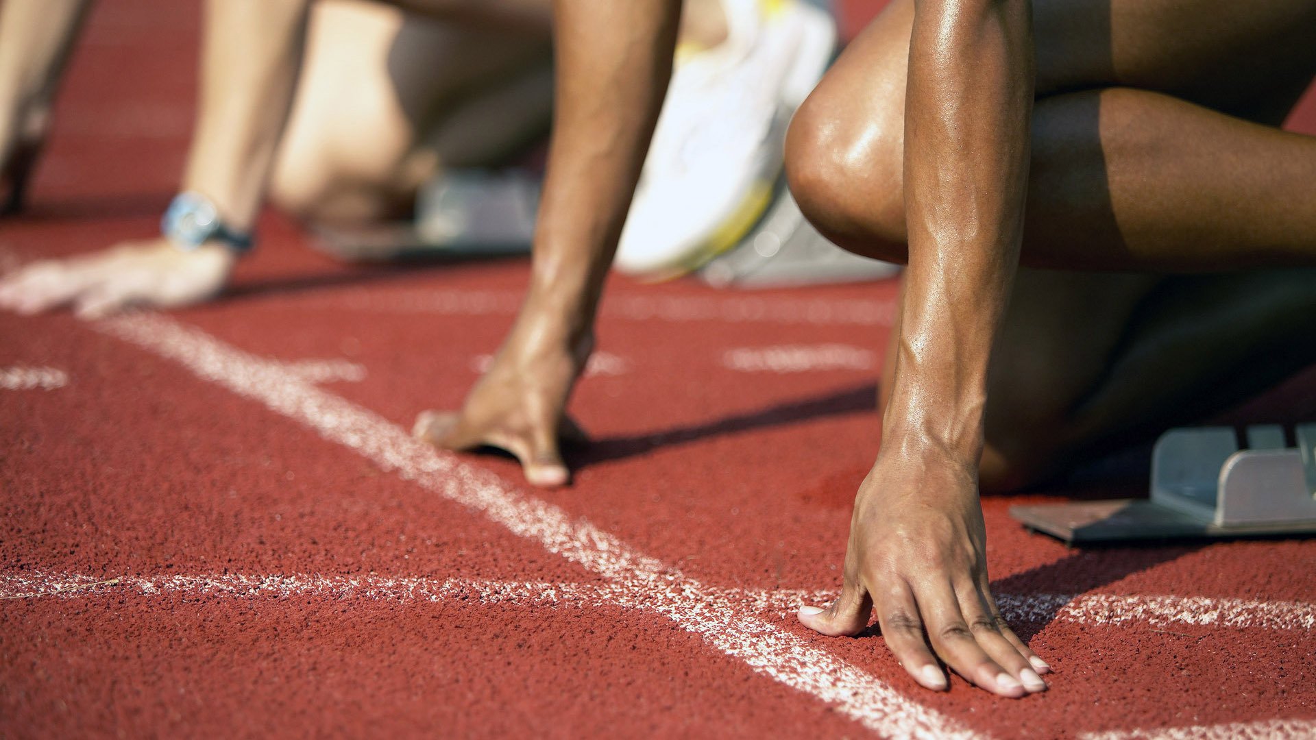 《跨界合作频发：电竞与娱乐、时尚圈的深度融合》，电竞产业与其他产业的融合