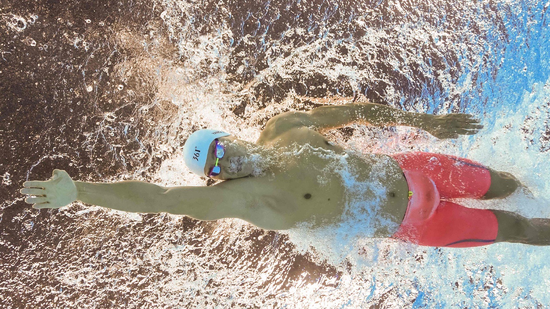 青少年足球竞技水平稳步提升,逐步赶超国际先进水平,青少年 足球